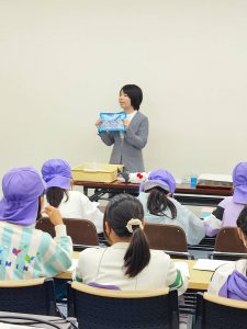 工場見学での商品説明